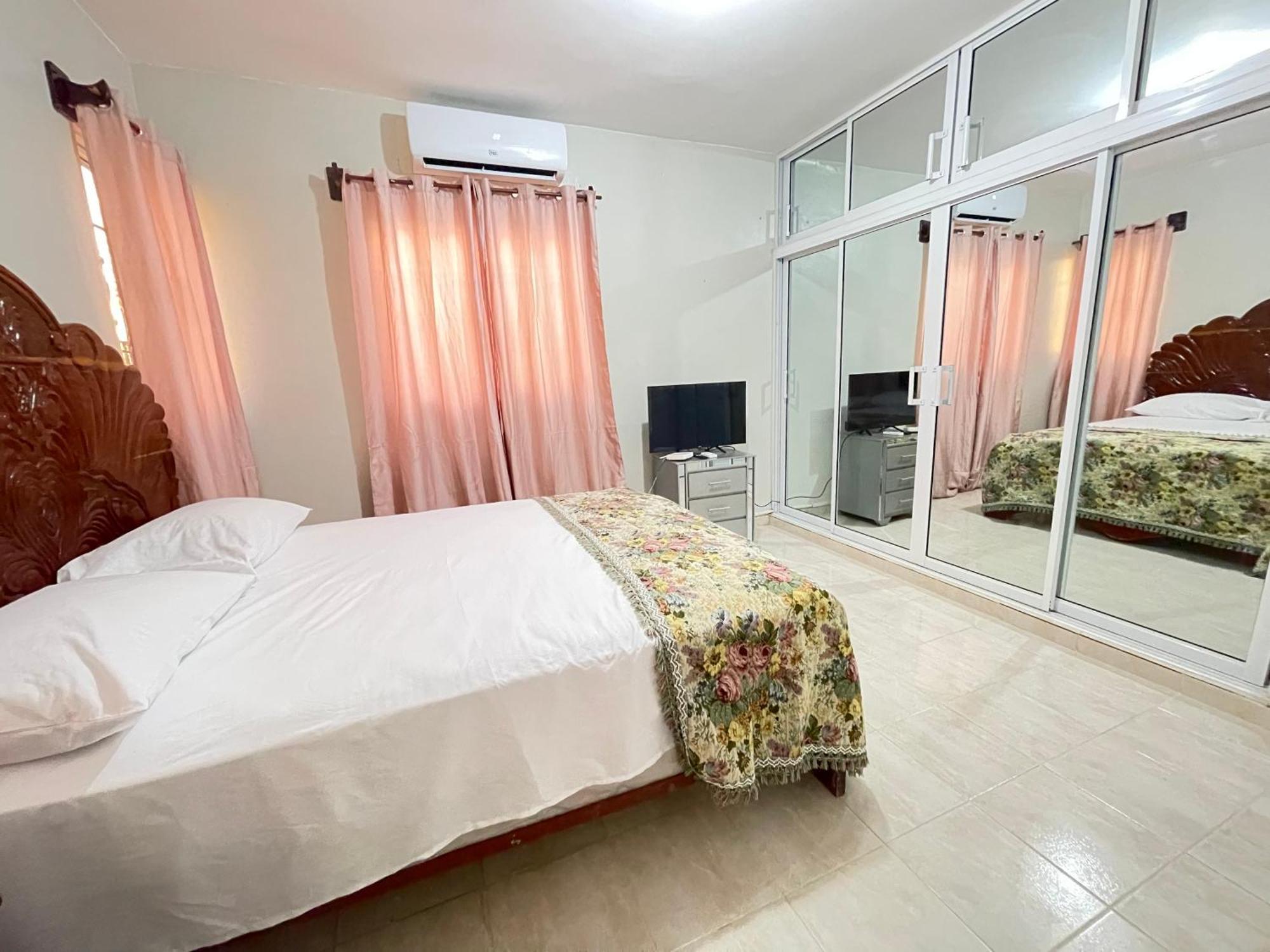 Casa Familiar Acogedora En Zona Residencial Villa La Grua Luaran gambar